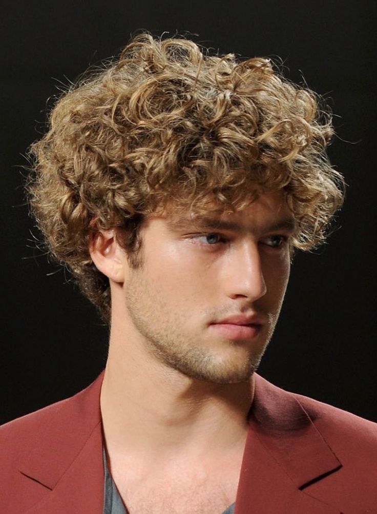 Cheveux crépus homme blanc