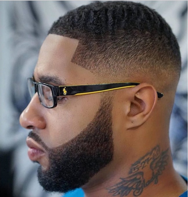 Coupe de cheveux homme dégradé américain