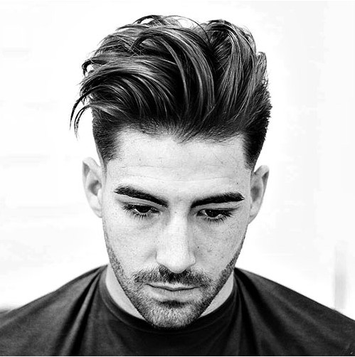 Coiffure homme cheveux long dessus