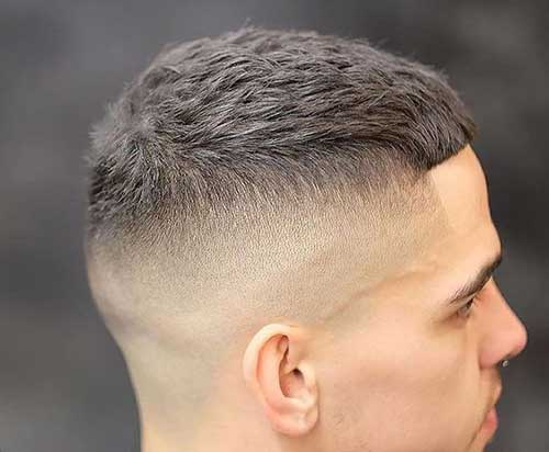 Coupe de cheveux homme court militaire