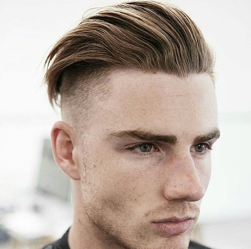 Coupe de cheveux homme sur le coté