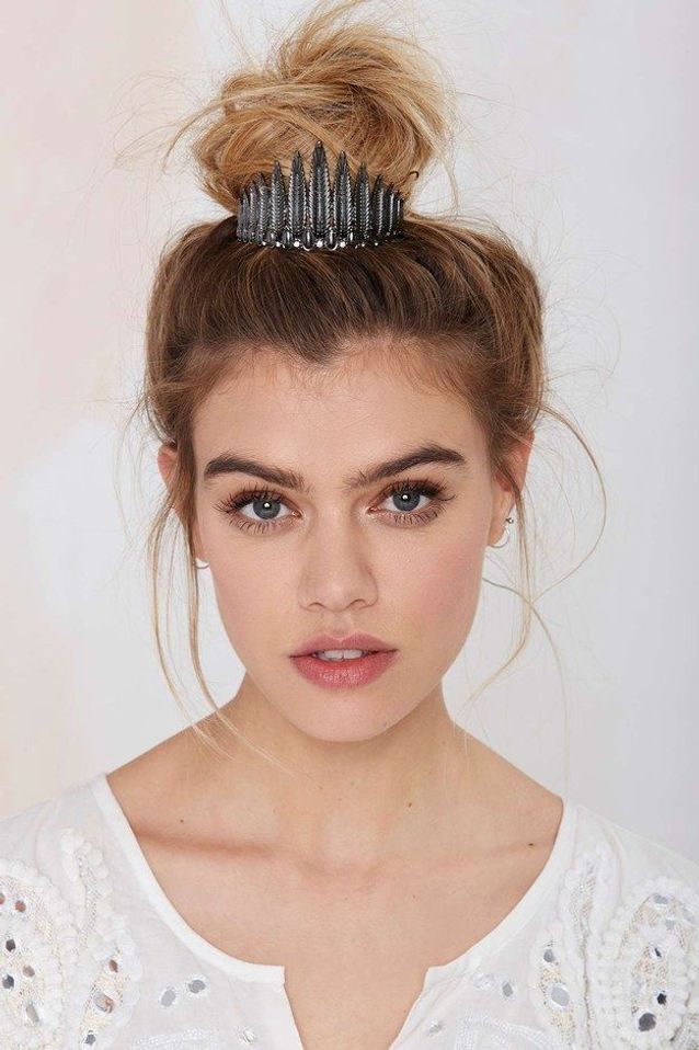 Chignon décoiffé haut