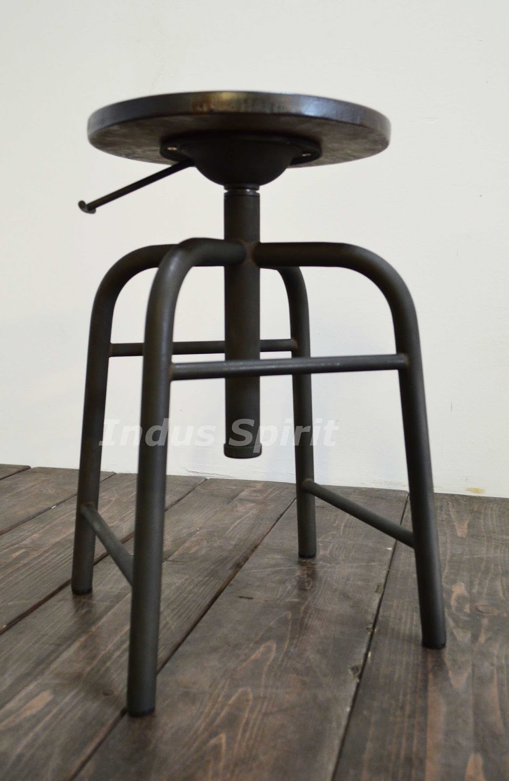 Tabouret ancien industriel