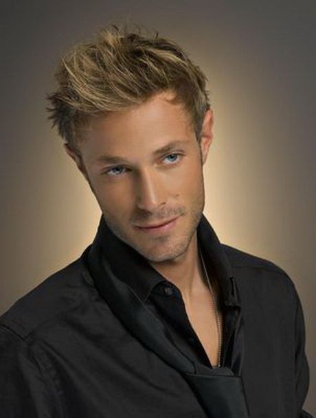 Coupe de cheveux blond homme