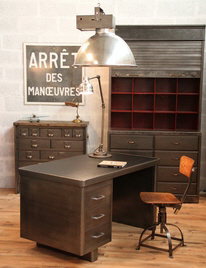 Bureau métallique ancien