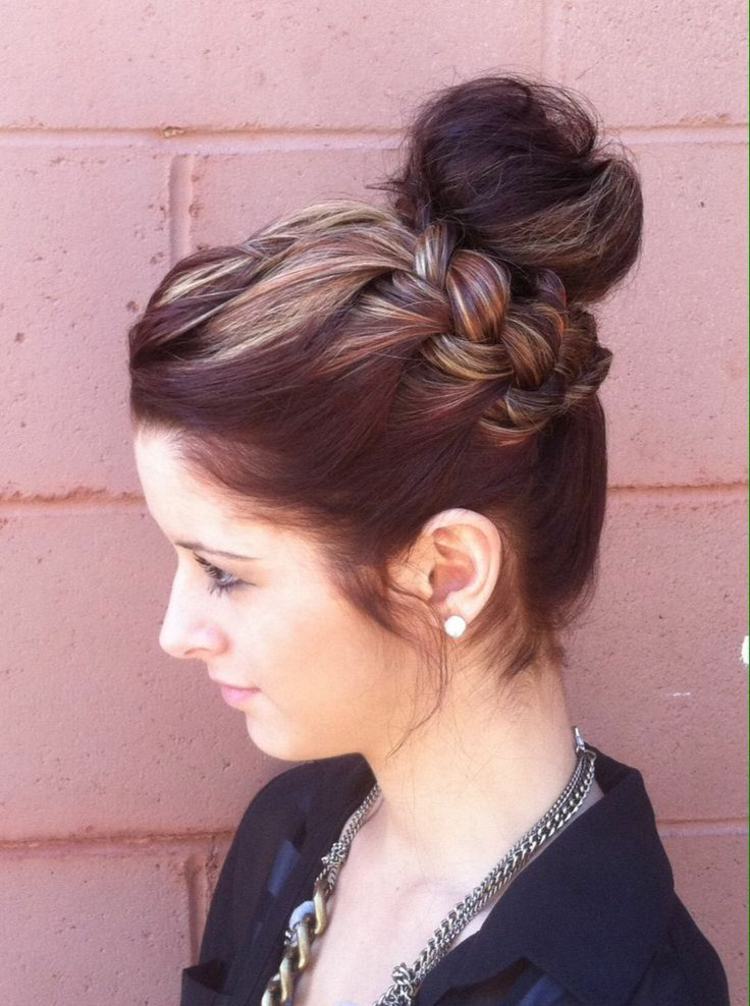 Chignon tressé haut