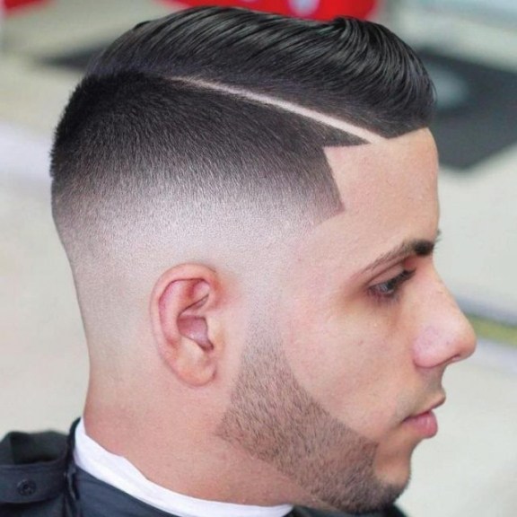 Coupe de cheveux homme avec un trait