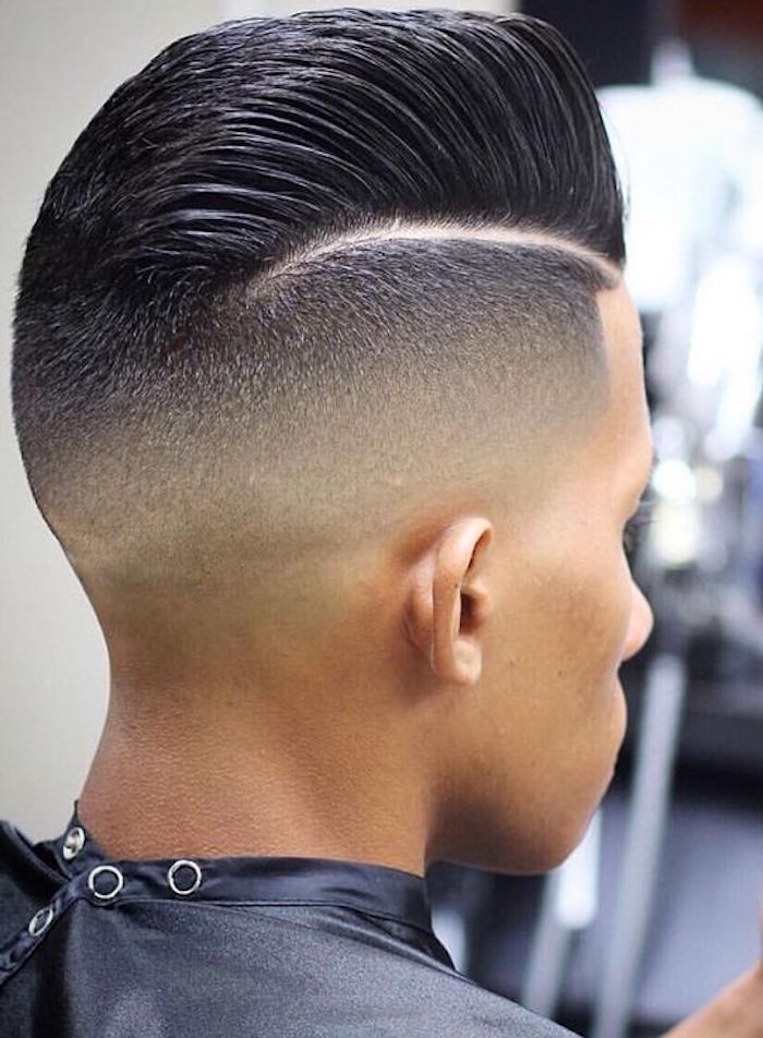 Coupe de cheveux homme avec un trait