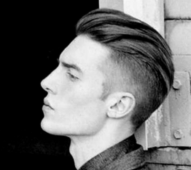 Coupe homme cheveux en arrière