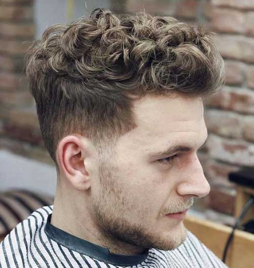 Coiffure homme cheveux bouclé