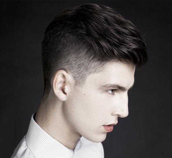 Coiffure homme rasé coté long dessus