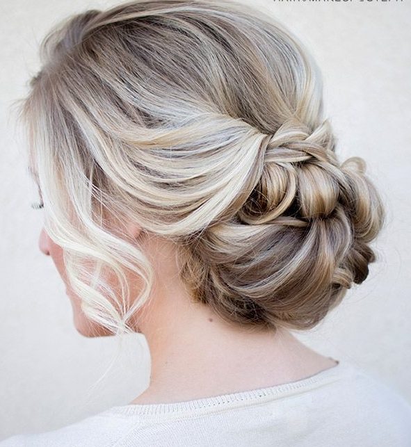 Chignon avec des meches