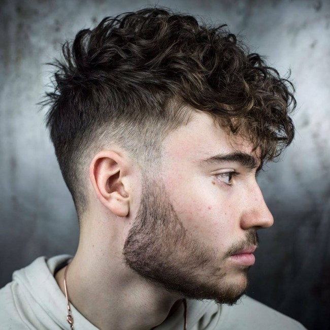 Coupe de cheveux homme dégradé mi long