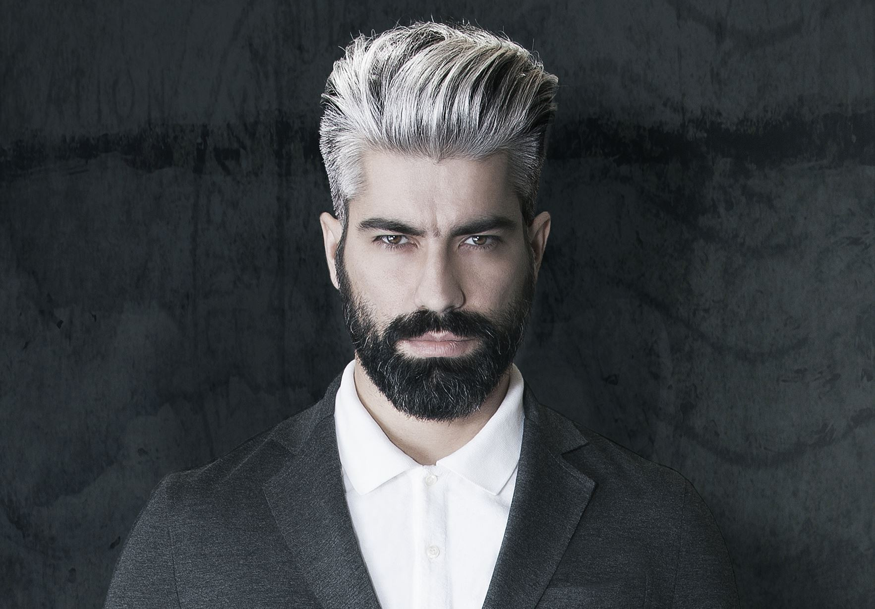 Coiffure homme cheveux gris