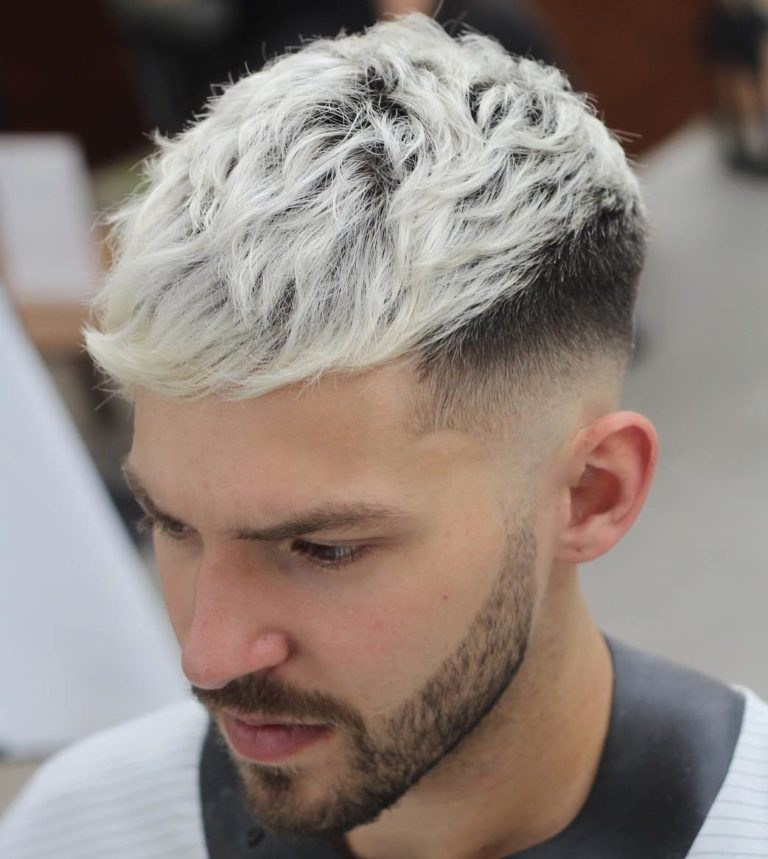 Coupe de cheveux homme meche blonde