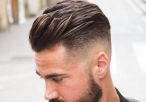 Coiffure homme pompadour