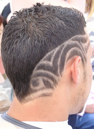 Coupe de cheveux tribal homme